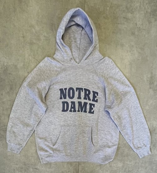 80'S CHAMPION "NOTRE DAME" トリコタグ 染み込みプリント パーカー グレー USA製 (VINTAGE) 「Parka」入荷しました。