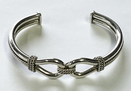 ナバホ族 インディアンジュエリー "STEVE ARVISO" ホースウィスパラー シルバーバングル (NEW) 「Accessorie」入荷しました。