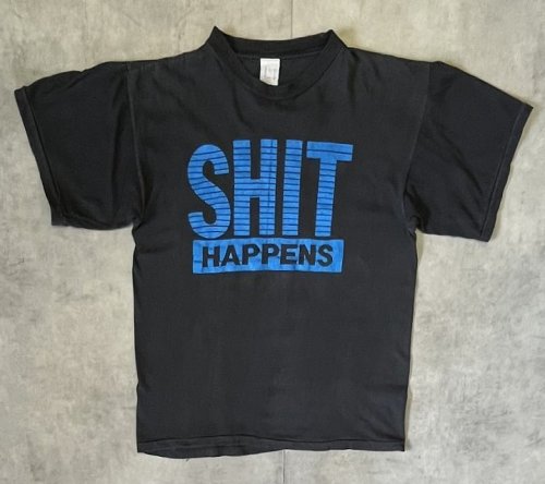 90'S SHIT HAPPENS シングルステッチ 半袖 Tシャツ ブラック パキスタン製 (VINTAGE) 「T-Shirt」入荷しました。