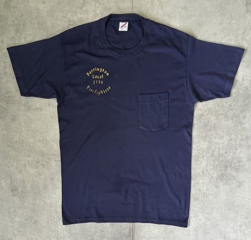 80'S BARRINGTON FIREFIGHTERS シングルステッチ 半袖 ポケット付き Tシャツ ネイビー USA製 (VINTAGE)「T-Shirt」入荷しました。