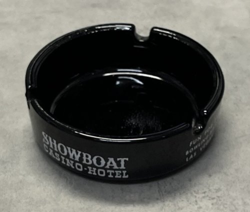 SHOWBOAT CASINO-HOTEL アッシュトレー 灰皿 ブラック (VINTAGE)「Antique Goods」入荷しました。
