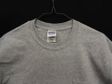 他の写真1: GILDAN ポケット付き 半袖 Tシャツ GREY (NEW)