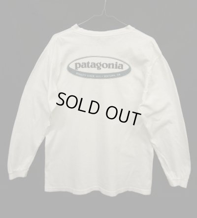 画像1: 90'S PATAGONIA バックプリント ロゴ 黒タグ 長袖Tシャツ USA製 (USED)