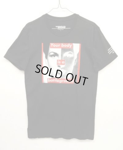 画像1: THE BROAD x BARBARA KRUGER Tシャツ BLACK 日本未発売 (NEW)