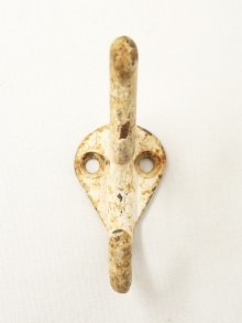 他の写真1: アイアン製 2連 フック ハンガー ホワイト (ANTIQUE)