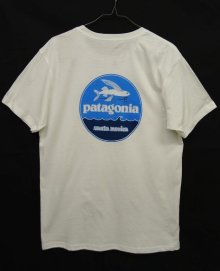 他の写真2: 日本未発売 PATAGONIA サンタモニカ限定 ロゴバックプリント 半袖 Tシャツ USA製 (NEW)