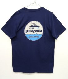 他の写真2: 日本未発売 PATAGONIA サンタモニカ限定 ロゴバックプリント 半袖 Tシャツ USA製 (NEW)
