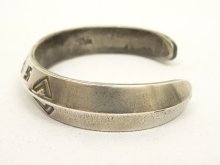 他の写真1: "JONATHAN DAY SILVERSMITH" コインシルバー トライアングルバングル (NEW)