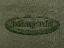 他の写真3: 90'S PATAGONIA 黒タグ オーバルロゴ刺繍 長袖 ポケット付きTシャツ オリーブ USA製 (VINTAGE)