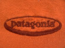 他の写真3: 90'S PATAGONIA 黒タグ オーバルロゴ刺繍 長袖 ポケット付きTシャツ オレンジ USA製 (VINTAGE)