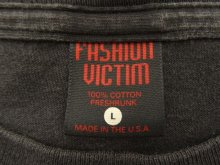 他の写真1: 90'S FASHION VICTIM "COURTNEY DAVIS" シングルステッチ 半袖 Tシャツ ブラック USA製 (VINTAGE)
