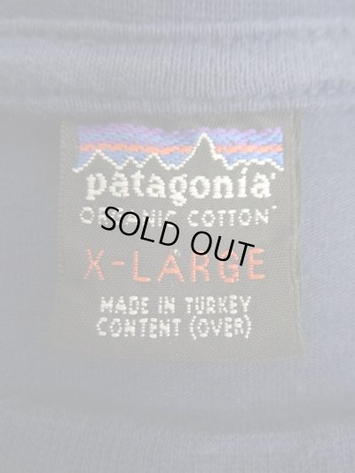 画像2: 90'S PATAGONIA 黒タグ オーバルロゴ刺繍 長袖 ポケット付きTシャツ ネイビー トルコ製 (VINTAGE)