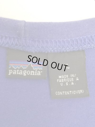 画像2: 90'S PATAGONIA 背面ロゴ バックプリント 半袖 Tシャツ ダークブルー USA製 (VINTAGE)