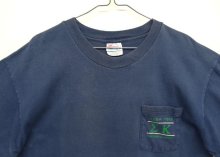 他の写真1: 90'S TEXAS CHRISTIAN UNIVERSITY 両面プリント ポケット付き Tシャツ ネイビー (VINTAGE)
