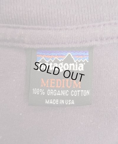 画像2: 90'S PATAGONIA 黒タグ オーバルロゴ刺繍 長袖 ポケット付きTシャツ グレープ USA製 (VINTAGE)