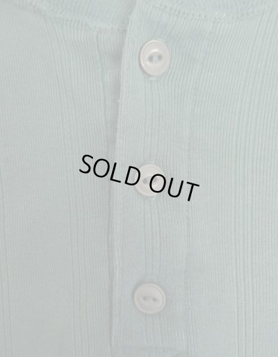 画像3: 90'S EDDIE BAUER 黒タグ シングルステッチ 針抜きリブ 猫目ボタン ヘンリーネック 長袖 Tシャツ ダークグリーン USA製 (VINTAGE)