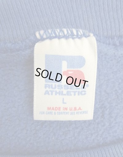 画像2: 90'S RUSSELL ATHLETIC 前Vガゼット付き 染み込みプリント クルーネック スウェットシャツ フェードブルー USA製 (VINTAGE)
