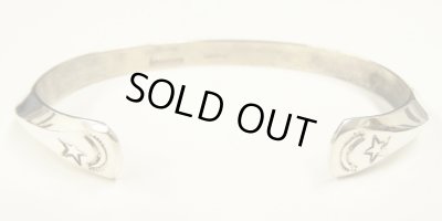 画像5: ナバホ族 インディアンジュエリー "WYLIE SECATERO" スタンプワーク シルバー トライアングルバングル (NEW)