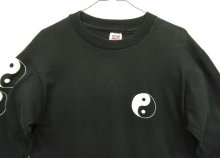 他の写真1: 90'S FASHION VICTIM "YIN & YANG" 袖＆両面プリント 長袖 Tシャツ ブラック USA製 (VINTAGE)