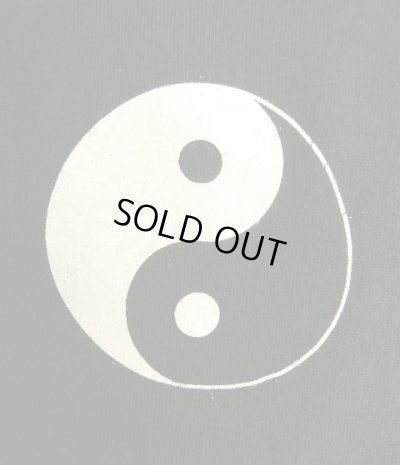 画像5: 90'S FASHION VICTIM "YIN & YANG" 袖＆両面プリント 長袖 Tシャツ ブラック USA製 (VINTAGE)