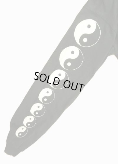 画像3: 90'S FASHION VICTIM "YIN & YANG" 袖＆両面プリント 長袖 Tシャツ ブラック USA製 (VINTAGE)