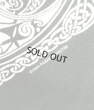 画像7: 90'S FASHION VICTIM "CELTIC" 袖＆両面プリント 長袖 Tシャツ ブラック USA製 (VINTAGE)