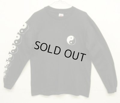 画像1: 90'S FASHION VICTIM "YIN & YANG" 袖＆両面プリント 長袖 Tシャツ ブラック USA製 (VINTAGE)