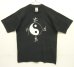 画像1: 90'S LIREN ENTERPRISES "YIN & YANG" シングルステッチ 両面プリント 半袖 Tシャツ ブラック (VINTAGE) (1)