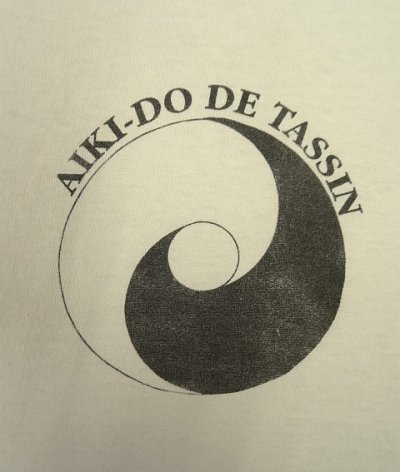 画像3: 90'S AIKI-DO TASSIN "YIN & YANG" シングルステッチ 両面プリント 半袖 Tシャツ ホワイト USA製 (VINTAGE)