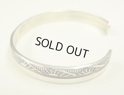 画像4: ナバホ族 インディアンジュエリー "HENRY MARIANO" スタンプワーク シルバー バングル (NEW)