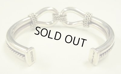 画像4: ナバホ族 インディアンジュエリー "STEVE ARVISO" ホースウィスパラー シルバーバングル (NEW)