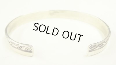 画像5: ナバホ族 インディアンジュエリー "HENRY MARIANO" スタンプワーク シルバー バングル (NEW)