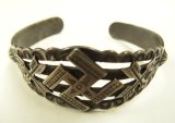 40'S ナバホ族 インディアンジュエリー "SWASTIKA & ARROW" シルバー バングル (VINTAGE)
