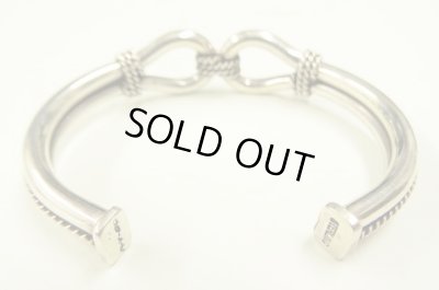 画像4: ナバホ族 インディアンジュエリー "STEVE ARVISO" ホースウィスパラー シルバーバングル (NEW)