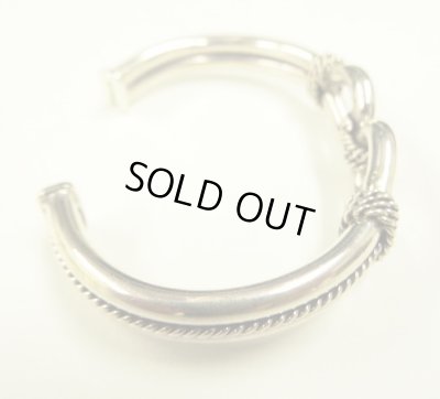 画像3: ナバホ族 インディアンジュエリー "STEVE ARVISO" ホースウィスパラー シルバーバングル (NEW)