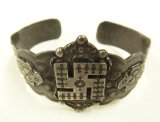 40'S ナバホ族 インディアンジュエリー "SWASTIKA & THUNDERBIRD" シルバー バングル (VINTAGE)