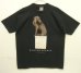 画像1: 90'S WILLIAM WEGMAN "IN THE BOX" FOTOFOLIO シングルステッチ 半袖 Tシャツ ブラック USA製 (MINT CONDITION) (1)