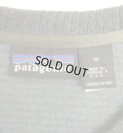 画像2: 01'S PATAGONIA 袖先ロゴ 同色切り替え Vネック ニット ネイビー USA製 (VINTAGE)