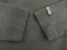 他の写真2: 01'S PATAGONIA 袖先ロゴ 同色切り替え Vネック ニット ネイビー USA製 (VINTAGE)
