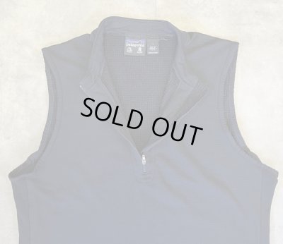 画像3: 00'S PATAGONIA 裾ロゴ レギュレーター R1 ハーフジップベスト ブラック USA製 (VINTAGE)
