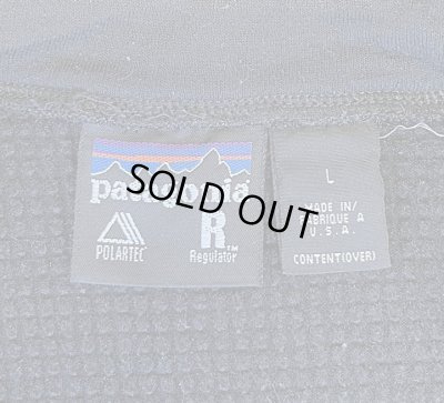 画像2: 00'S PATAGONIA 裾ロゴ レギュレーター R1 ハーフジップベスト ブラック USA製 (VINTAGE)