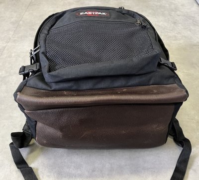 画像8: 90'S EASTPAK 旧タグ ボトムレザー ナイロン バックパック ブラック USA製 (VINTAGE)