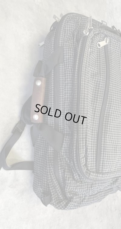 画像4: 80'S MEI (MOUNTAIN EQUIPMENT INC) 旧タグ 2WAY ナイロンバッグ ブラック/ホワイト スペクトラ USA製 (VINTAGE)