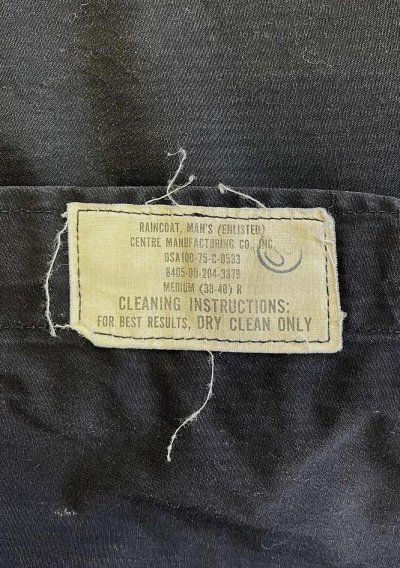画像2: 70'S アメリカ軍 US NAVY チンスト付き エポレット無し ステンシル入り バルマカーンコート ネイビー (VINTAGE)