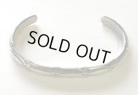 ナバホ族 インディアンジュエリー "ARNOLD GOODLUCK" スタンプワーク シルバー バングル (NEW)