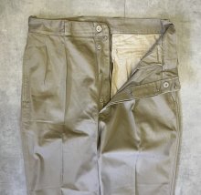 他の写真1: 50'S フランス軍 M52 ボタンフライ プリーツ入り チノパンツ ベージュ 23 (VINTAGE)
