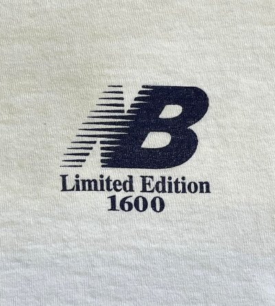 画像3: 90'S JUST FOR FEET "NEW BALANCE 1600" シングルステッチ 両面＆袖プリント 半袖 Tシャツ ホワイト USA製 (VINTAGE)