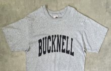 他の写真1: 90'S THE COTTON EXCHANGE "BUCKNELL" シングルステッチ 両面プリント 半袖 Tシャツ ヘザーグレー USA製 (VINTAGE)
