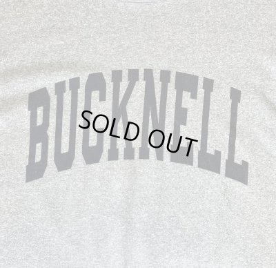 画像6: 90'S THE COTTON EXCHANGE "BUCKNELL" シングルステッチ 両面プリント 半袖 Tシャツ ヘザーグレー USA製 (VINTAGE)