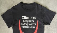 他の写真1: THIS JOB... コットン 半袖 Tシャツ ブラック (VINTAGE)